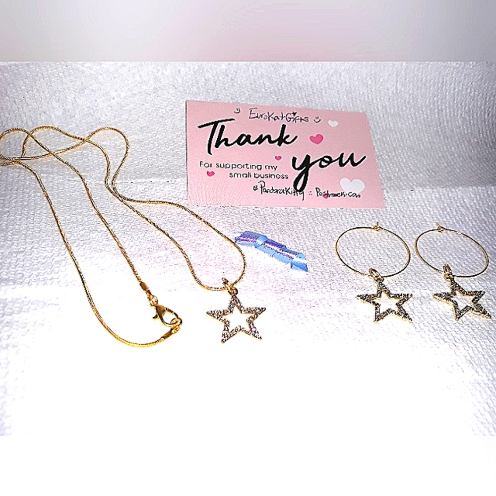 Sparkly Gold Star Charm Hoop Earrings NEW NWT Approx 1 1/2” Thin wire hoops - Picture 5 of 7